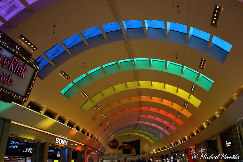 Buntes Dach der Dubai Mall