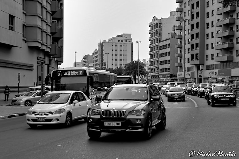Bur Dubai Autos auf Strasse in SW