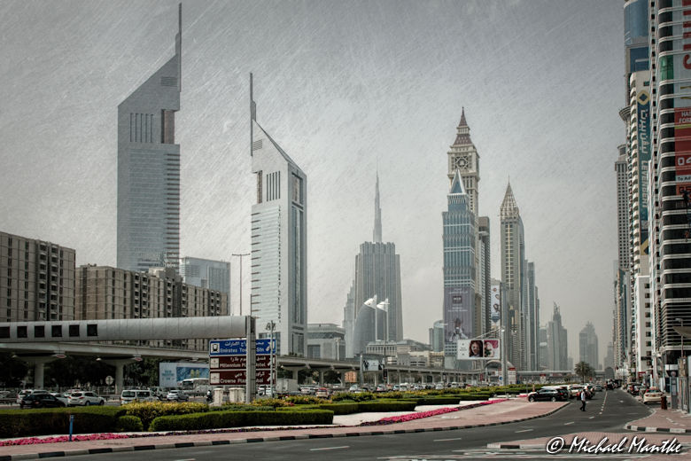 In den Strassen von Dubai mit Skyline