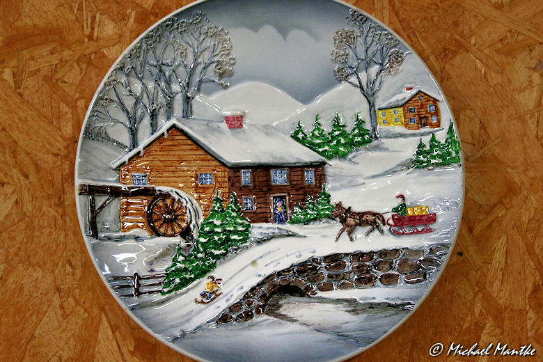 Zeller Keramik - Kunstvoll verzierter Teller mit Winterlandschaft