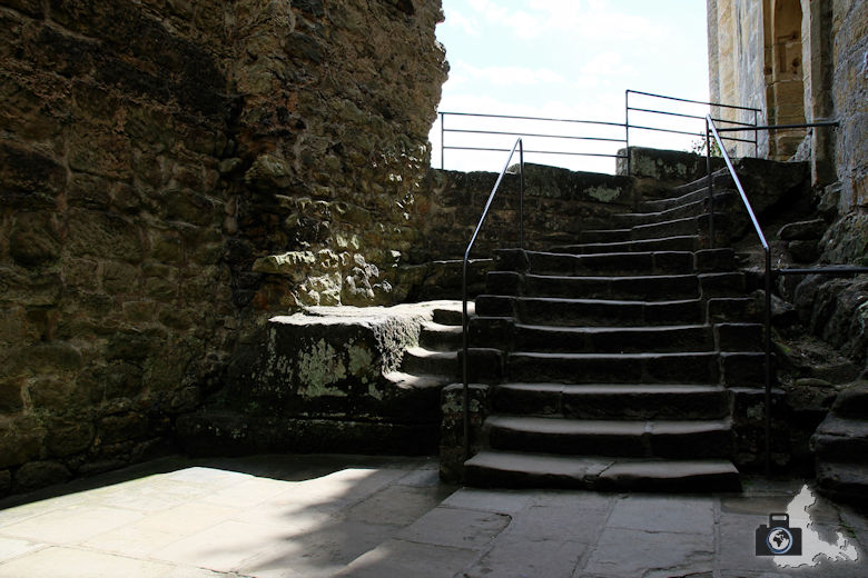 Burg Beaufort in Luxemburg - Treppe