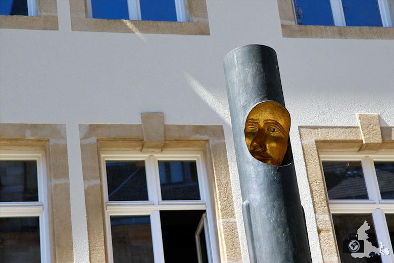 Luxemburg Lampe mit goldenem Gesicht
