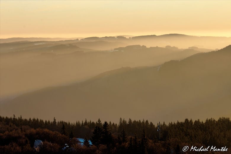 Sonnenaufgang über dem Schwarzwald vom Schauinsland aus gesehen