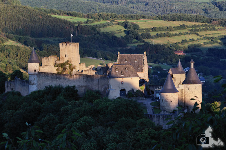 Burg Bourscheid im Abendlicht