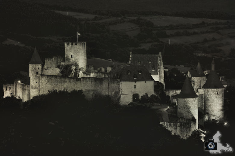 Burg Bourscheid bei Nacht