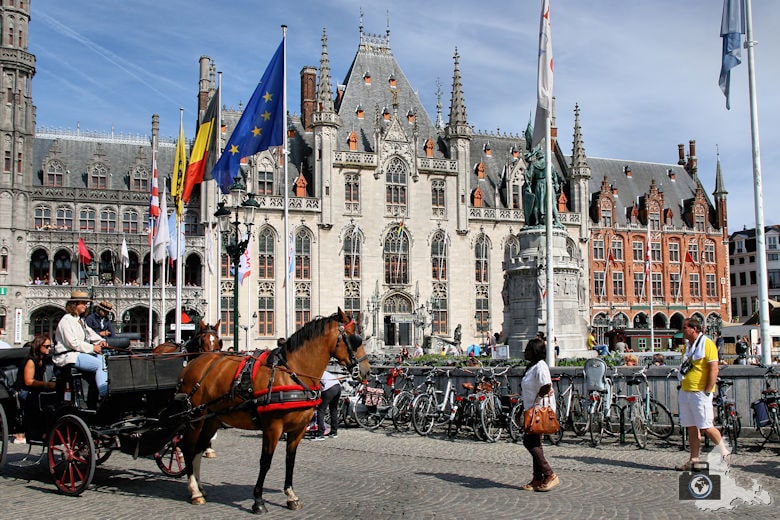 Markt Provinciaal Hof Brügge in Belgien