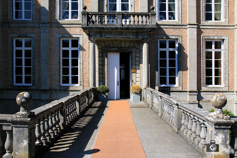Eingang Schloss Modave in Belgien