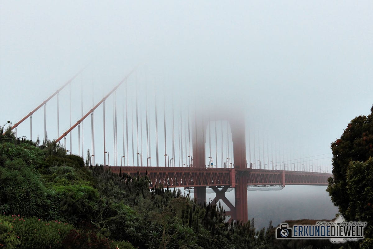 Golden Gate Bridge im Nebel, San Francisco, Kalifornien, USA