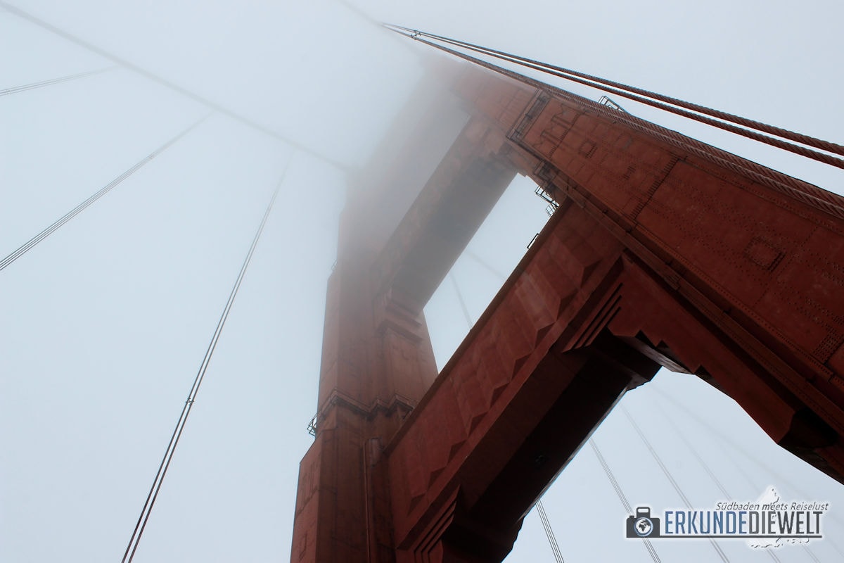 Golden Gate Bridge im Nebel, San Francisco, Kalifornien, USA