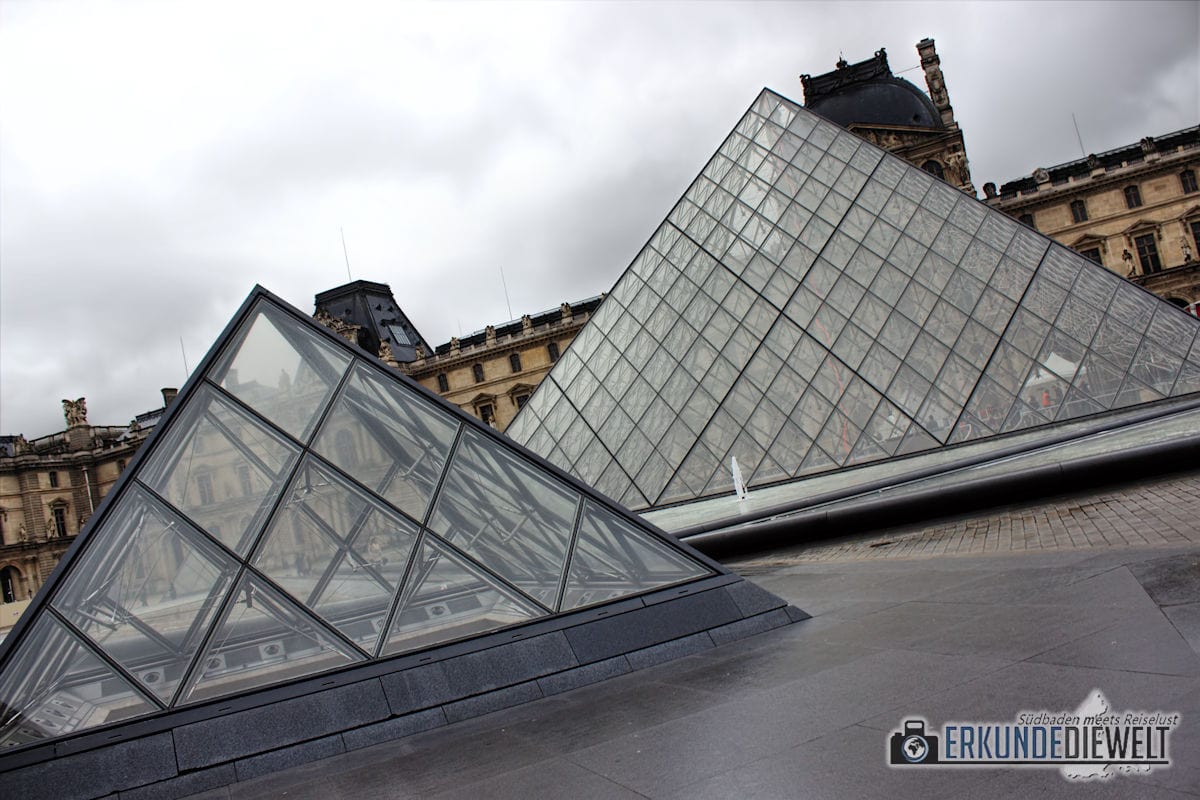 15fra0029-paris-louvre-pyramid