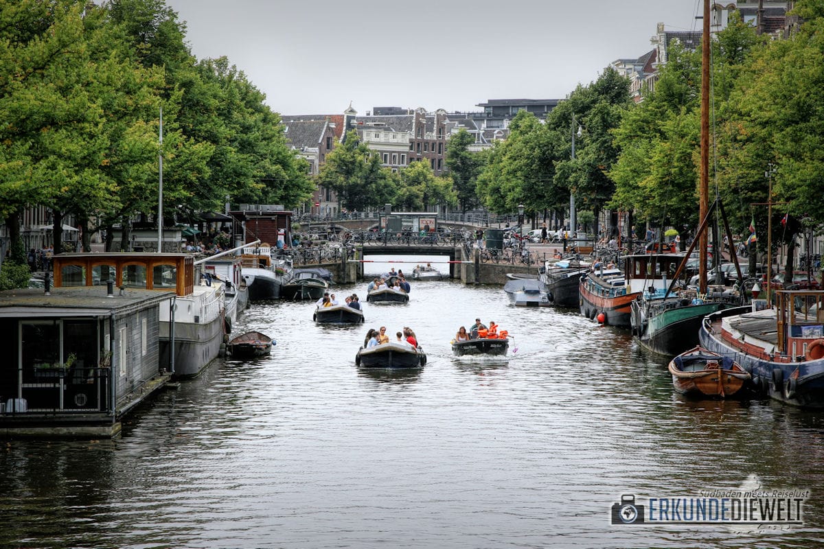 Grachtenfahrt mit Booten, Amsterdam, Niederlande