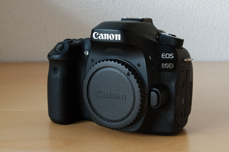 Canon EOS 80D Front