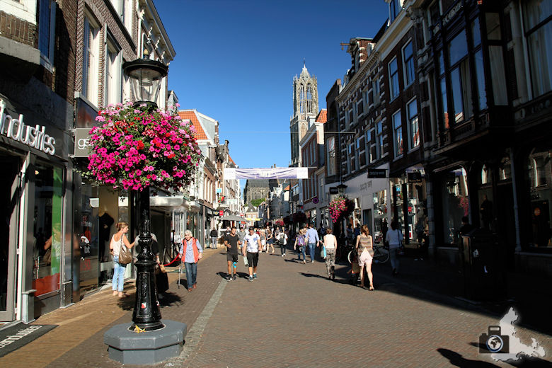 Unterwegs in Utrecht in den Niederlanden - Einkaufsgasse