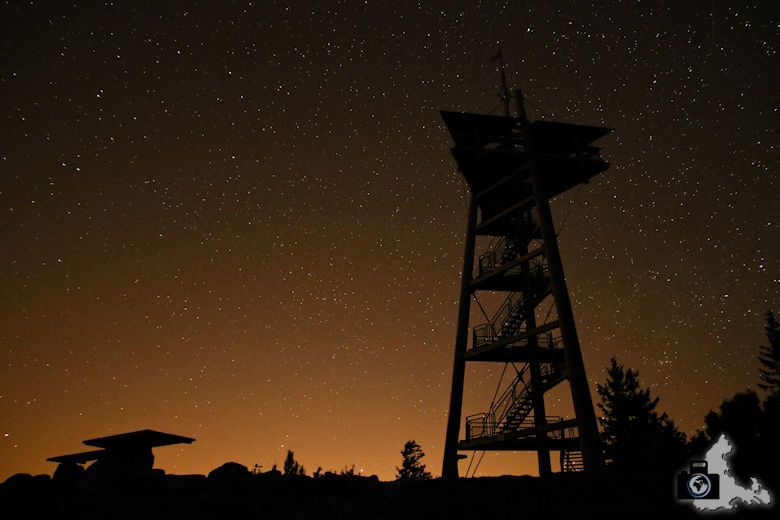 Tipps zum Fotografieren der Milchstraße - Schausinlandturm vor Sternenhimmel