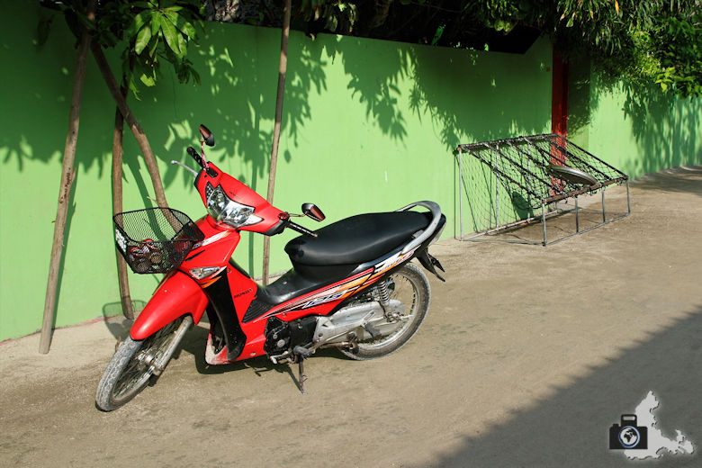 Ukulhas Malediven - Motorroller