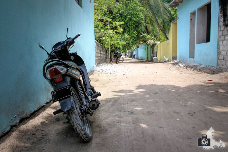 Motorrad in der Straßen von Ukulhas auf den Malediven
