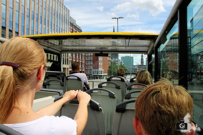 Auf Stadtrundfahrt mit dem Hop on Hop off Bus durch Hamburg