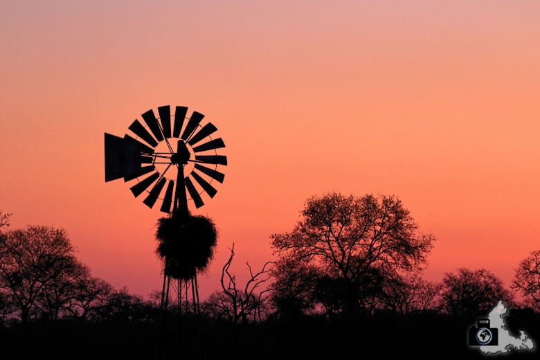 Safari Südafrika - Windrad im Sonnenuntergang