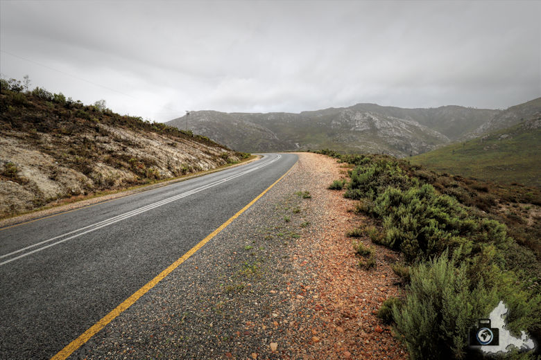 Fahrt im Regen durch die kleine Karoo in Südafrika