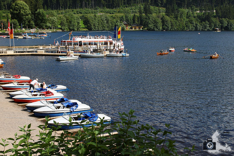Sehenswürdigkeiten und Wissenswertes über Titisee-Neustadt im Schwarzwald - Boote am See