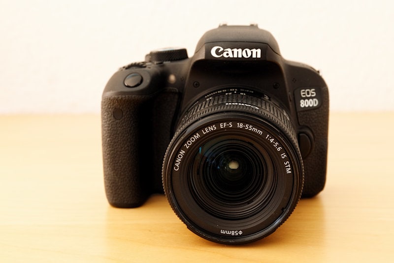 Canon EOS 800D - Vorderansicht