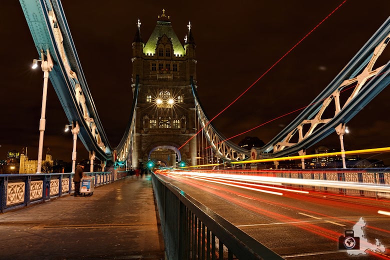 Fotowalk - London Nachtaufnahmen - Tower Bridge Leuchtspuren