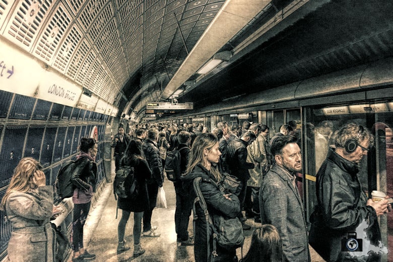 Überfüllte Metro zur Rushhour in London