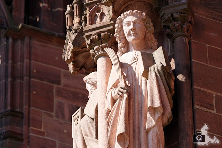 Freiburger Münster - Skulptur an der Außenfassade