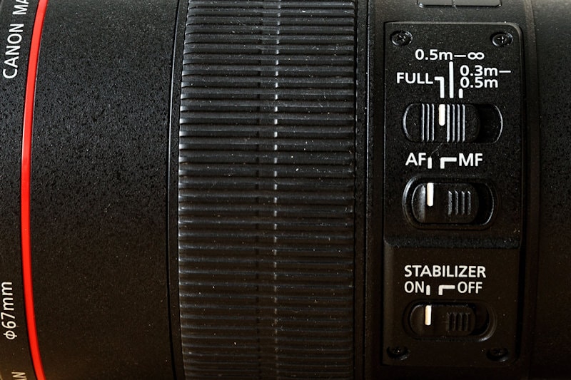 Canon 100 mm f/2.8 L Macro IS USM - Focus Motor Schalter