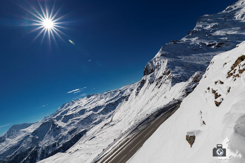 Landschaftsfotografie: Berglandschaften und Berge fotografieren - schneebedeckte Berge und blauer Himmel