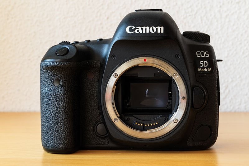 Canon EOS 5D Mark IV - Frontseite