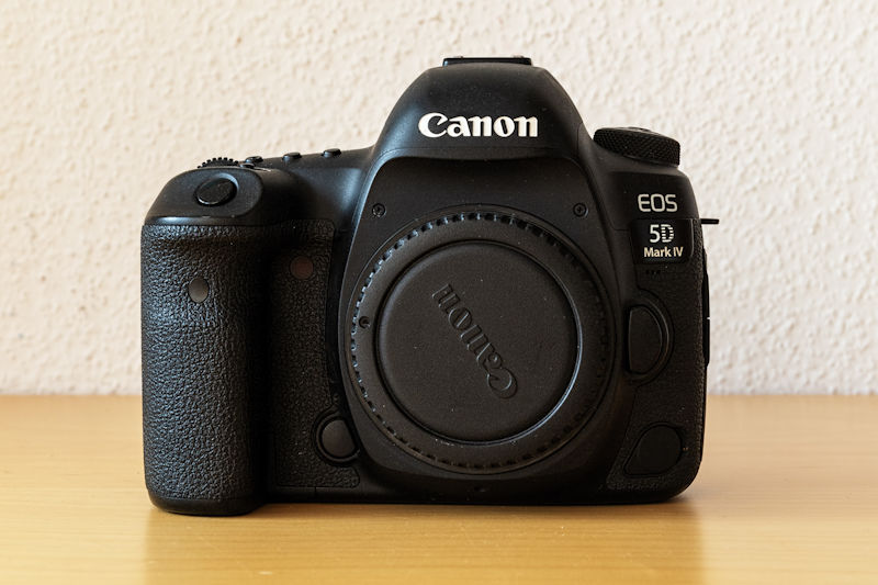 Canon EOS 5D Mark IV - Vorderansicht