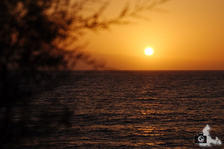 Tipps zum Fotografieren an Strand & Küste - Vordergrundobjekt im Sonnenuntergang
