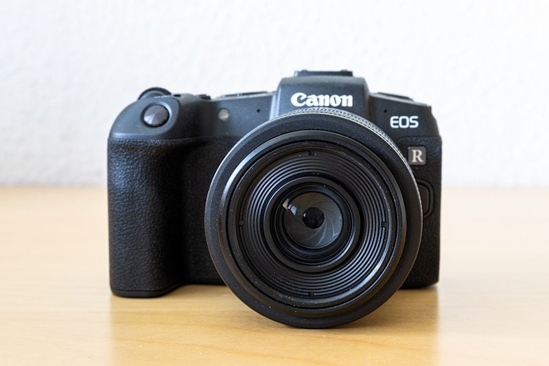 Canon EOS RP - Front