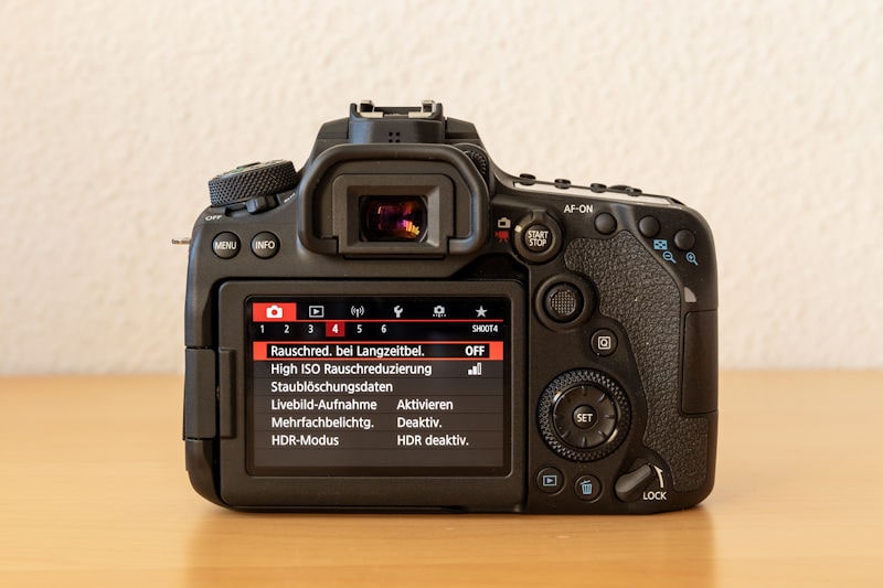 Canon EOS 90D - Rückansicht