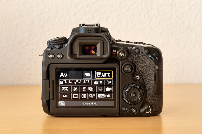 Canon EOS 90D - Rückansicht
