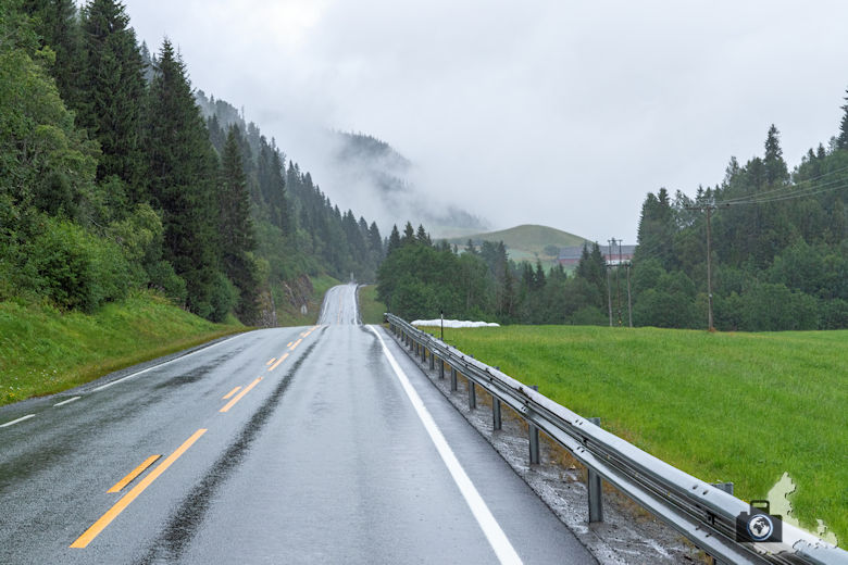 Norwegen im Regen - Autofahrt