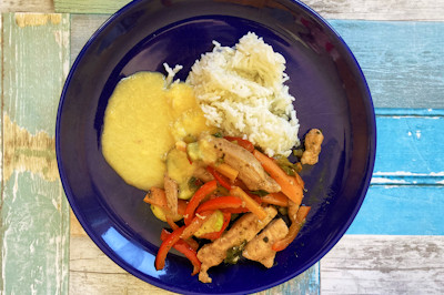 Asiatische Küche – Putenstreifen mit Gemüse, Reis & Mango-Sauce