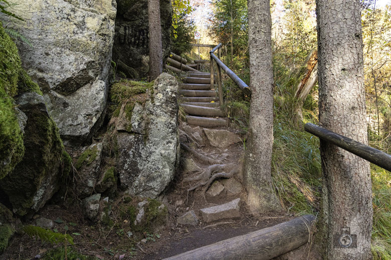 Schwarzwälder Genießerpfad - Viadukt- und Schluchtentour im Herbst - Treppen