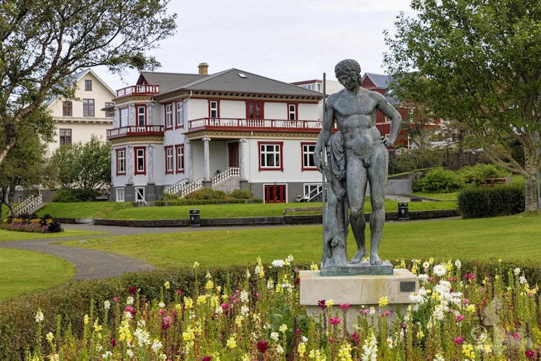 Sehenswürdigkeiten in Reykjavik - Adonis-Statue