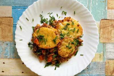Vegetarische Küche – Linsenauflauf mit Käse-Kartoffel-Haube